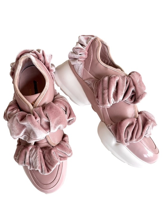 kate spade Shoes - EUC Kate Spade Velvet Scrunchie Sneakers Mauve Size 6.5